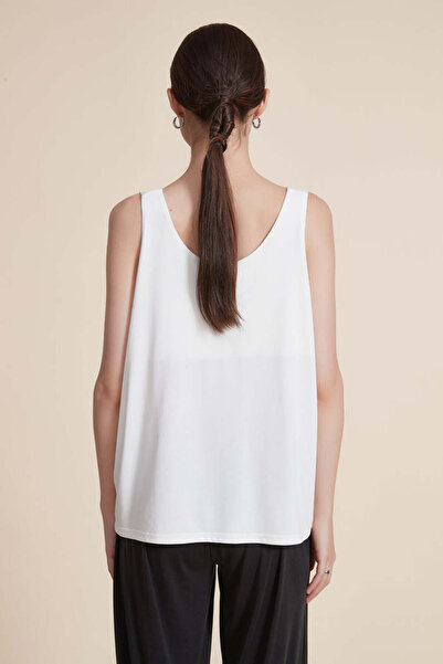 Yola Solid V-Neck Top