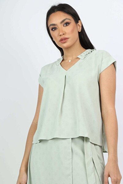 Nichii Women's Sleeveless Formal Blouse