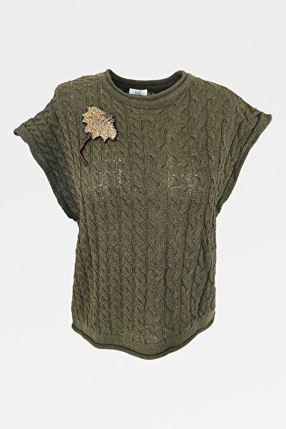 GZ Design Green Sweater with Gold Flower Embroidery
