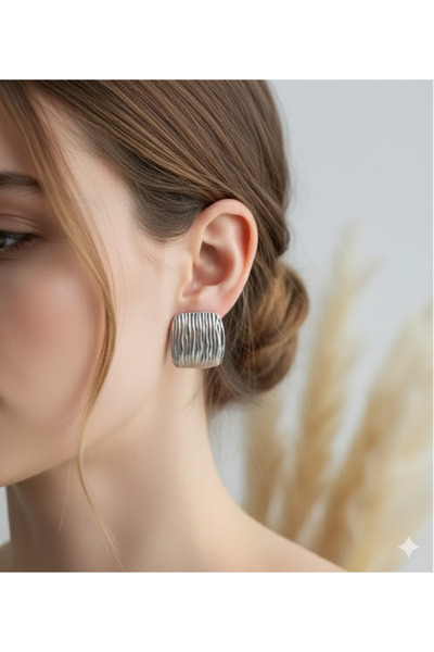 Z&T ACCESORIES أقراط فولاذية مربعة كبيرة