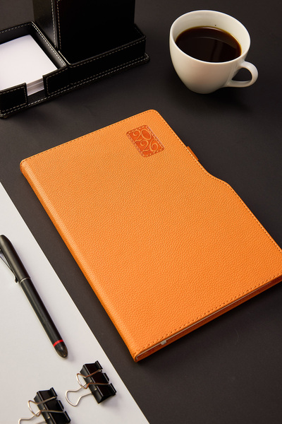 locko Kişiye Özel Hediyelik Cilt 2026 Düz Sert Kapak Turuncu Deri Ajanda
