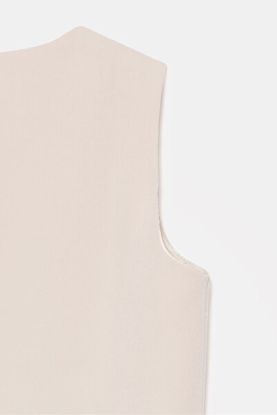 Saade Stone Women's V-Neck Agraf Closure Relaxed Fit Pocketed Woven Long Vest