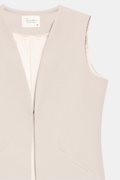 Saade Stone Women's V-Neck Agraf Closure Relaxed Fit Pocketed Woven Long Vest