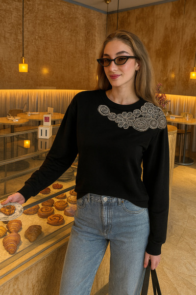 GZ Design Yakası Gümüş Boncuk İşlemeli Siyah İnce Sweatshirt