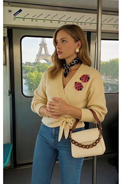 GZ Design Uğurböceği Işlemeli Krem Renk Örme Bluz