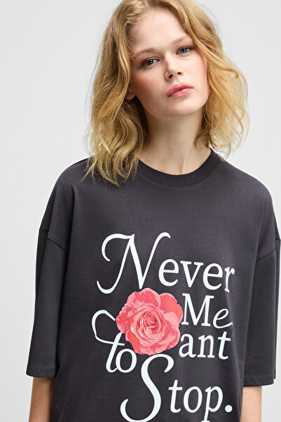 GRIMELANGE Mokila Women's Soft and Flexible Fabric Printed Detailed Crew Neck Anthracite T-Shirt