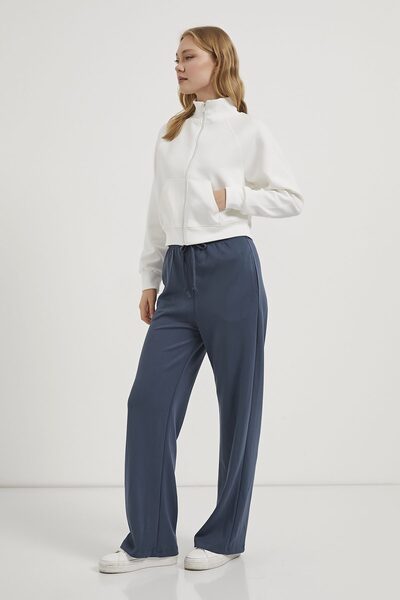 Arma Life Women's Zippered Pocket Stand Collar White Short Sweatshirt