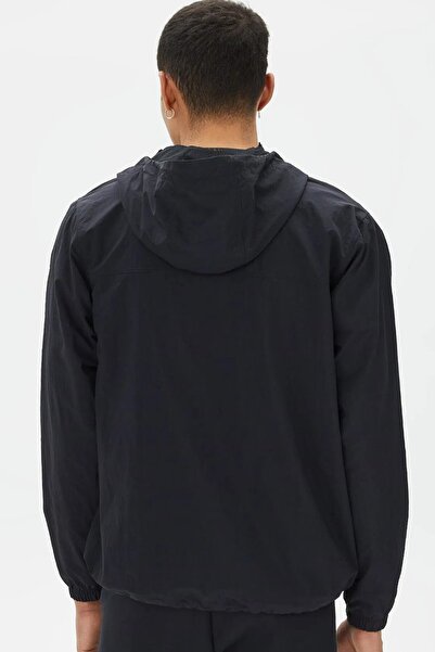 Nike Ανδρικό τζάκετ με φερμουάρ Club Woven Ανδρικό υφαντό αθλητικό μπουφάν με φαρδιά εφαρμογή, μαύρο