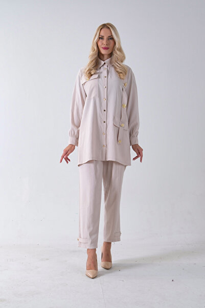 Feminist Göğüs Tek Cep Detaylı Aksesuar Düğmeli Pantolonlu Takım Taş 4701352