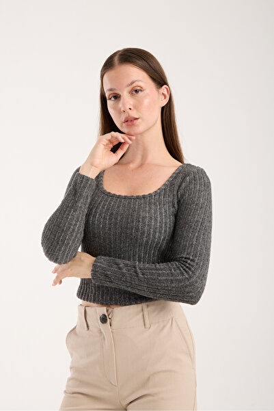 FOORS بلوزة نسائية منسوجة بياقة مربعة ولون دخاني