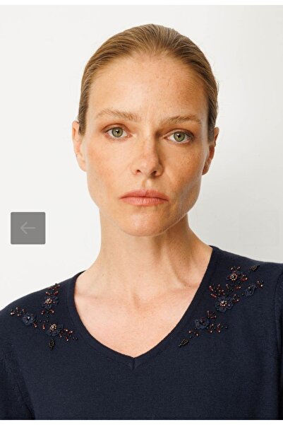 Desen Triko V YAKA OMUZLARI BONCUK İŞLEMELİ BLUZ