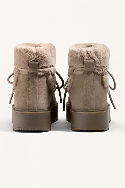 Oysho Bağcıklı süet tüylü çizme