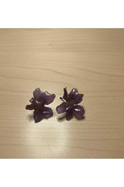 Lorys Boutique Handmade earrings made of natural Orchid in epoxy resin