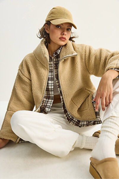 Bianco Lucci Γυναικείο παλτό με λεπτομέρεια τσέπης με φερμουάρ και βελούδινο γιακά 60283631