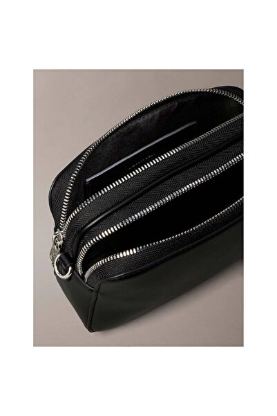 Calvin Klein Women's Brand Logo Stylish Appearance Suitable for Everyday Use with Adjustable Shoulder Strap Si