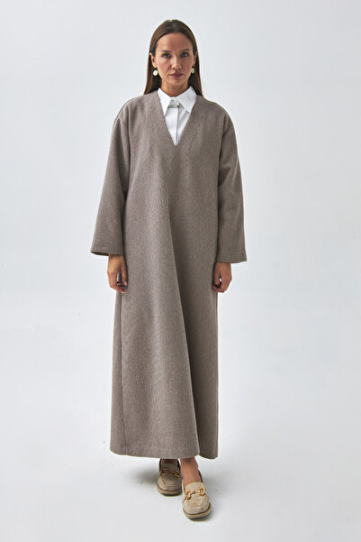 ZÜLAYS V Yaka Çizgi Dokulu Elbise Vizon