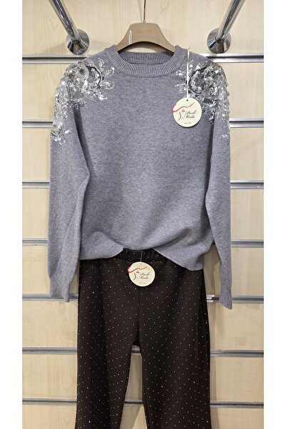 Park Moda Sweater with Sequin Embroidery on the Shoulders