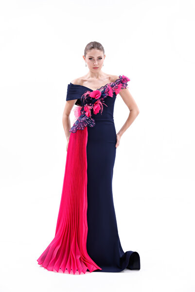 BDM Exclusive Çiçek Aplikeli Drapeli Asimetrik Uzun Krep Abiye Elbise