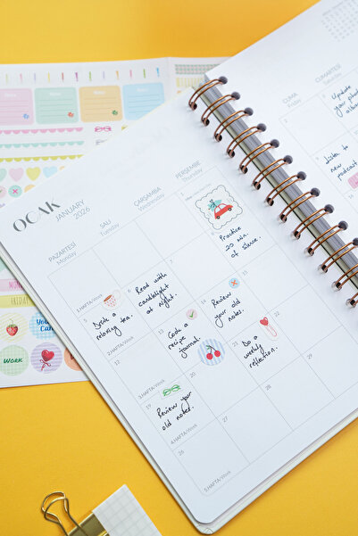 Matt Notebook 2026 A5 спирален дневник 15x21 cm - 12 месеца Ягода