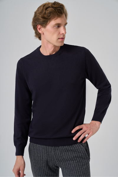 Morven Мъжко тъмносиньо трикотажно облекло с кръгло деколте с динамична кройк...