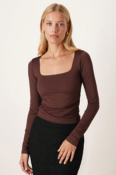 armonika Γυναικεία μπλούζα με μακρυμάνικο τετράγωνο λαιμόκοψη σε καφέ χρώμα ARM-26K042004