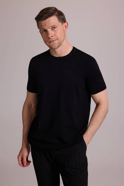 Ysf تي شيرت رجالي أسود ذو قصة عادية وياقة دائرية من التريكو