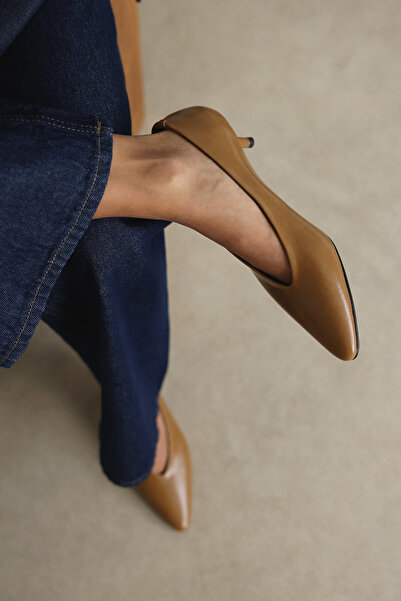 LUTVELIZADE Topuklu 2538 - Sivri Burun Mini Karamel Kadın Topuklu