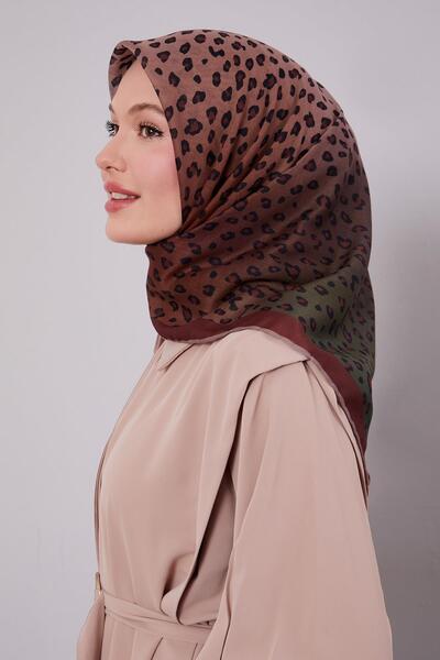 Levidor Brown Leopard Pattern Soft Scarf