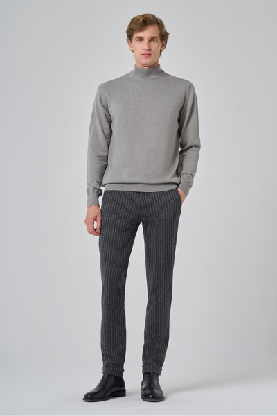 Morven Чоловічий сірий базовий светр з напівкомірцем Dynamic Fit, зручний крій, трикотаж