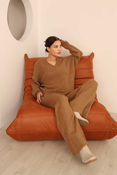 winter club طقم صوف نسائي من قطعتين من Swc