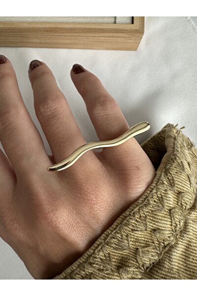 ringbox Gold Wavy Pinky Ring