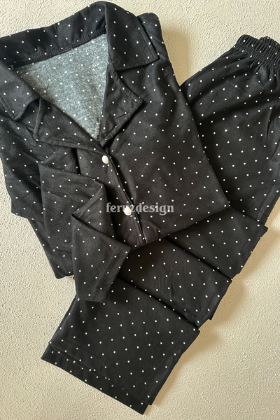 Feruzdesign Μαύρο σετ πιτζάμες με μακρυμάνικο μπλουζάκι με κουμπιά μπροστά