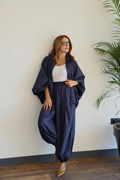 Purple by Banu طقم سترة وبنطلون بأكمام خفاشية باللون الأزرق الداكن