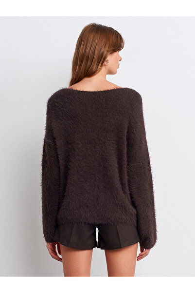 Dilvin 10806 Πλεκτό πουλόβερ με μαλακή υφή με λαιμόκοψη καγιάκ-Σκούρο καφέ