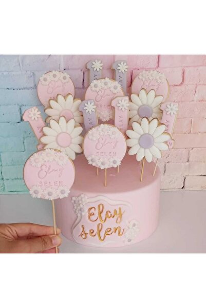 Tatlı Armağanlar Standlı Çubuklu Papatyalı 1 Yaş Konseptli Model Butik Kurabiye - 15 Adet