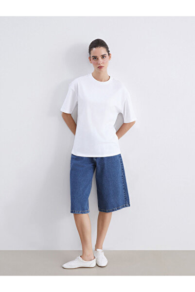 LC Waikiki Shining Store'dan Işıltılı Seçimler | Bermuda Fit Kadın Jean Şortolon