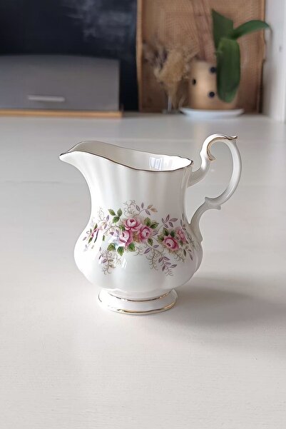 Royal Albert Lavender Rose Bone China England Antique Porcelain Milk Jug 225 ml