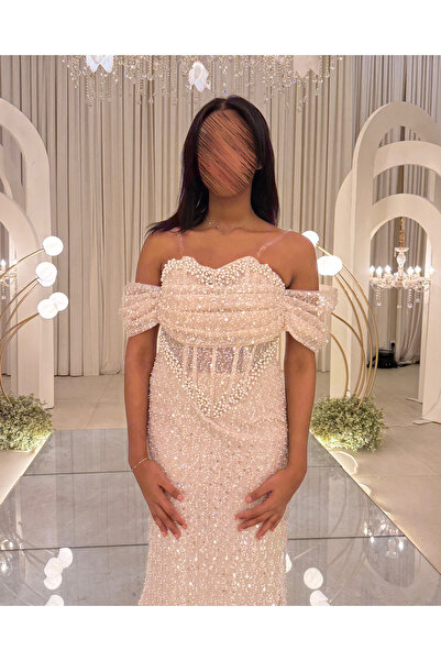 Generic Off-white evening dress embroidered with sequins and pearls with dropped shoulders