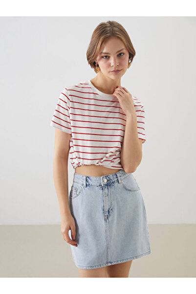 LC Waikiki Γυναικείο μπλουζάκι Artı New Season με ριγέ λαιμόκοψη