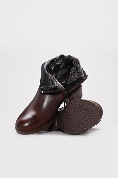 Ayakkabıhane حذاء نسائي أنيق ذو كعب سميك من الجلد الطبيعي عالي الجودة باللون ...