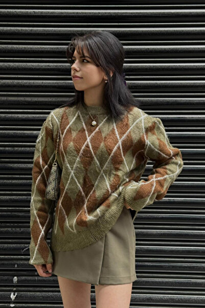 thesunfyre Women's Crew Neck Premium Wool Oversize Diamond Pattern Sweater