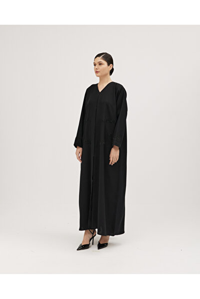 SOROSE SA عباية كريب كلوش سوداء بتطريز شك أسود على الكم والصدر