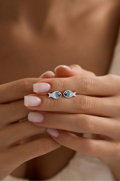 Nereze 925 Ayar Gümüş Rodyum Kaplama Beyaz Mineli Balık Küpe