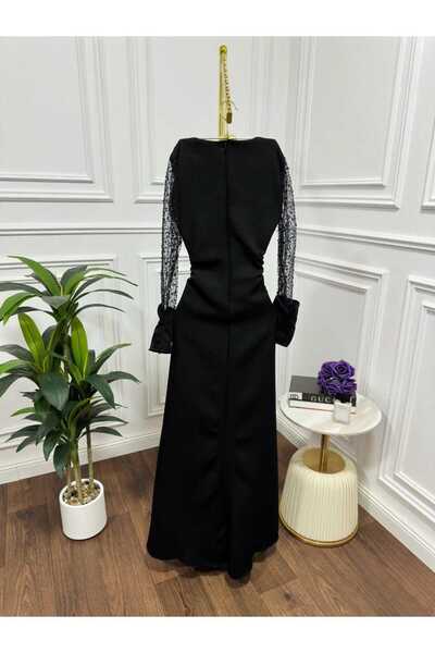 Riva Long and elegant black evening dress