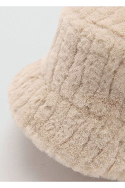 MANGO Woman Kürk görünümlü bucket şapkası