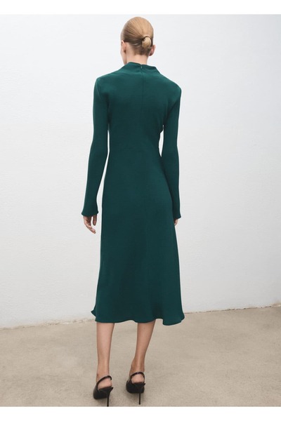 MANGO Woman Büzgülü drape yaka elbise