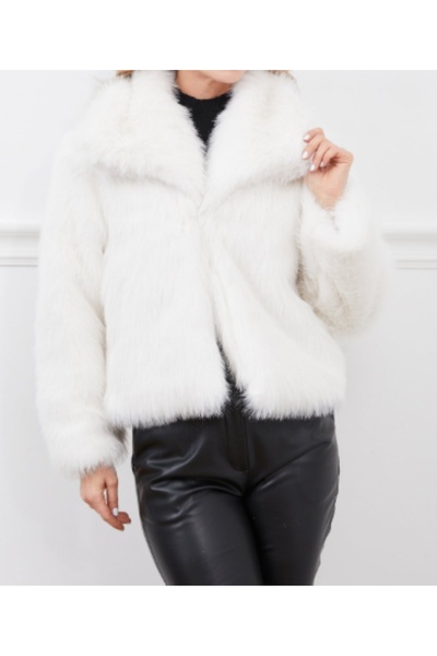 ZY BUTİK White Plush Fur Coat with Hook Closure