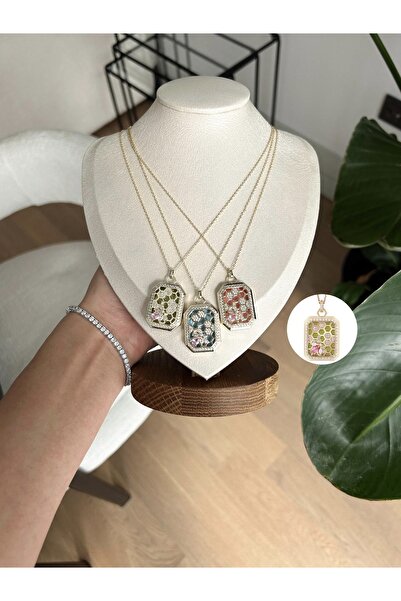 Finery by Nerrs قلادة بتصميم خلية نحل مع شكل نحلة