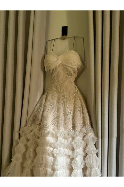 Nice Model Off-Shoulder Bodice Gown Tiered Ruffled Tulle Skirt Beaded Embroidered Formal Evening Party Dress