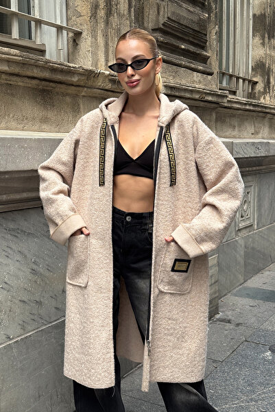 bacc Kadın Bej Çift Cepli Kapüşonlu Uzun Kışlık Buklet Ceket BCVL-25V221